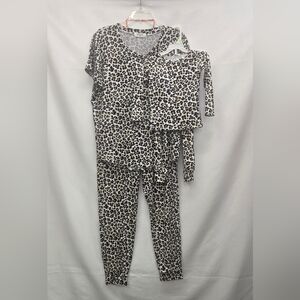 Cozys Mommy And Me Leopard Print Pajamas